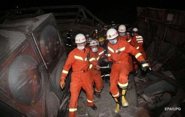 В Китае рухнул отель: под завалами 70 человек - (видео)