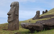 На острове Пасхи в статую врезался автомобиль - «Фото»