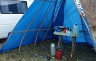 Приехавший из Италии украинец изолировался в палатке у реки - «Фото»