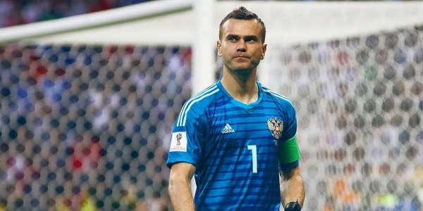 Акинфеев признался, что кайфует от оскорблений фанатов - «Политика»