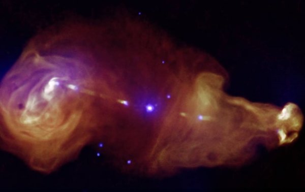 Астрономы зафиксировали "таинственное" поведение черной дыры - «Наука»