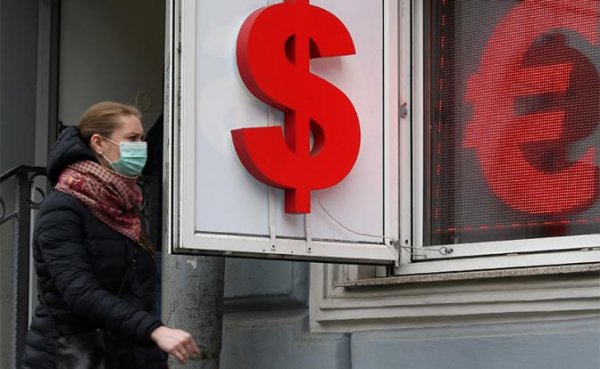Девальвация рубля: Цифры получаются космические, доллару угрожает «заморозка» - «Экономика»