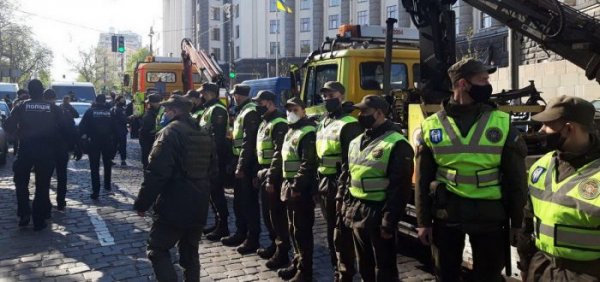 Киев глушит протесты голодных предпринимателей и поощряет митинги неонацистов - «Новороссия»