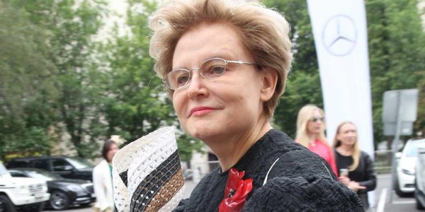 Малышева посчитала COVID-19 одним из самых прекрасных вирусов - «Политика»