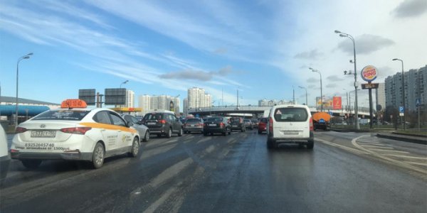 На въездах в Москву образовались пробки в первый день пропускного режима - «Автоновости»