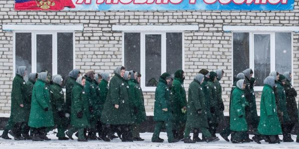 Начальник колонии в Мордовии взял в рабство 200 женщин, чтобы "показать свою состоятельность" - «Политика»