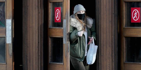 Названы документы, которые москвичам придется носить с собой на время карантина - «Политика»