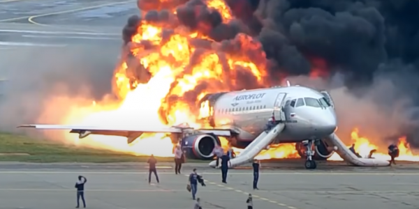 Пилот сгоревшего в Шереметьево SSJ-100 пойдет под суд - «Политика»