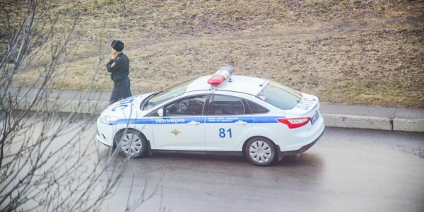 Полицейские оштрафовали за нарушение карантина жителя Крымска, который вез к врачу беременную жену - «Политика»