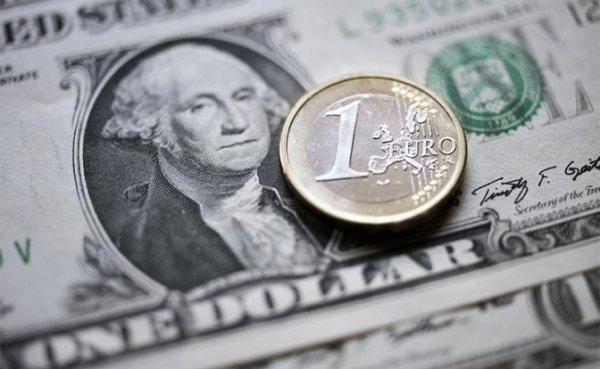 Пора продавать евро: Доллар сравняется с «европейцем» уже скоро - «Экономика»