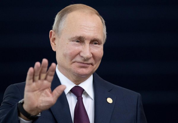 Путин перенёс срок отчёта чиновников о доходах - «Новороссия»