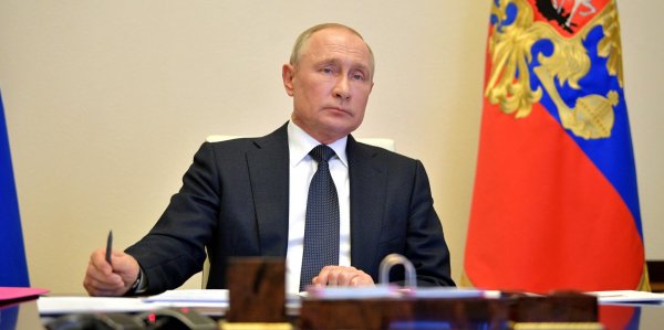 Путин поддержал идею расширить на волонтеров меры поддержки медиков - «Политика»