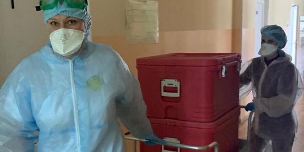 Ресторатор собрал профессиональных поваров, чтобы накормить борющихся с коронавирусом врачей - «Политика»