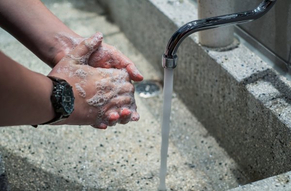 Роспотребнадзор не выявил коронавируса в пробах водопроводной воды Москвы - «Новороссия»