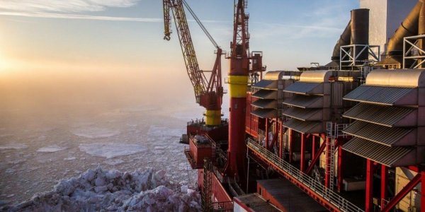 Россия и Саудовская Аравия договорились о существенном сокращении нефтедобычи - «Политика»