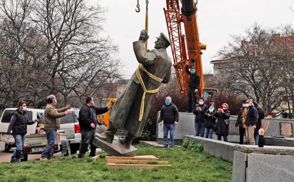 Россия выясняет роль американской компании в сносе памятника Коневу в Праге - «Новороссия»