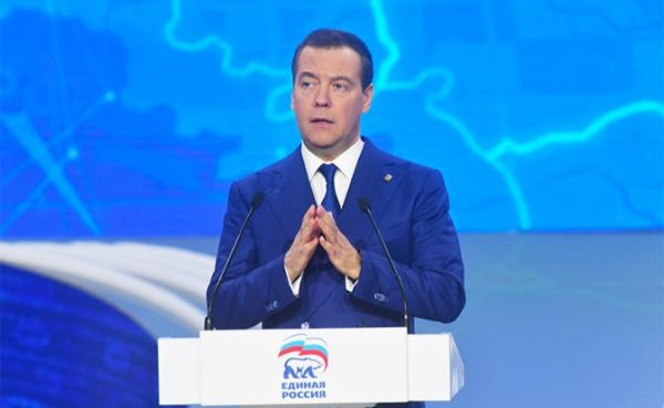 Россиянам не видать денег, пока они не полюбят Дмитрия Медведева - «Политика»