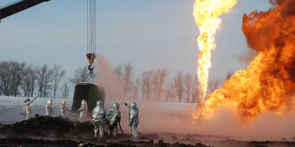 СМИ: в России могут начать сжигать лишнюю нефть - «Политика»
