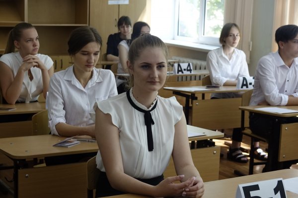 Учебный год для старшеклассников будет продлен - «Новороссия»