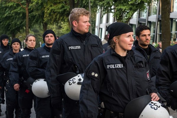 В Германии против карантина взбунтовались мигранты - «Новороссия»