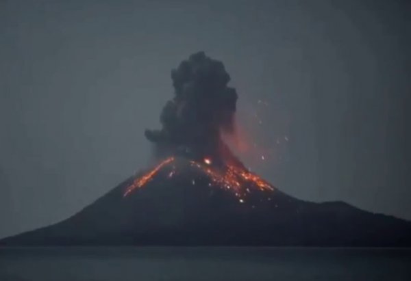 В Индонезии произошло извержение гигантского вулкана - «Новороссия»