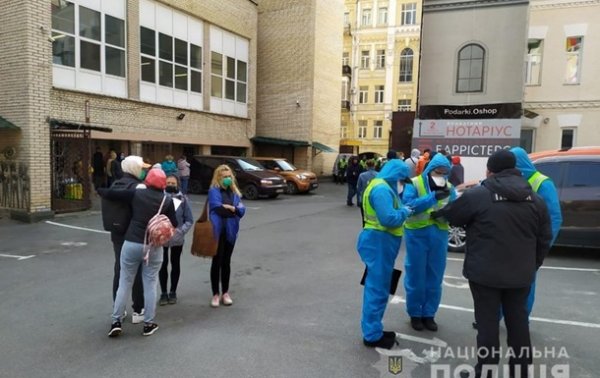 В Киеве более полусотни туристов сбежали с обсервации - «Украина»
