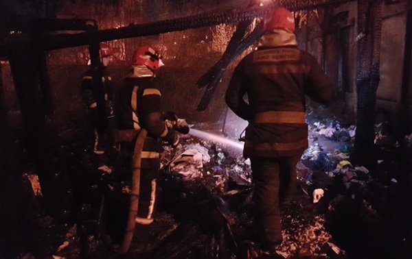 В Киеве при пожаре на мусорной свалке погибли двое мужчин - «Украина»
