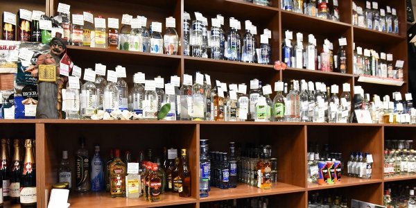 В России предложили ограничить продажу крепкого алкоголя - «Политика»