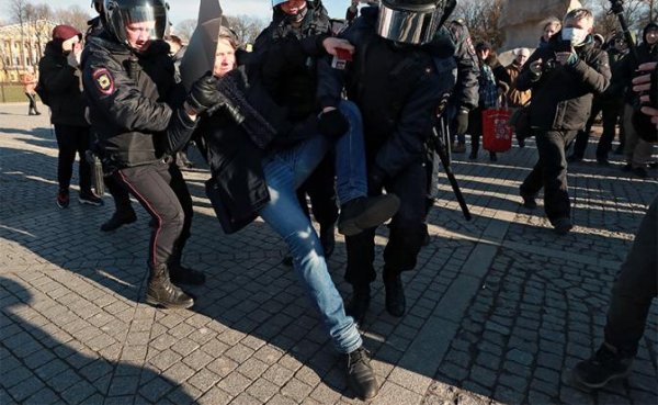 Власть испугалась протестов из-за кризиса и грозит давать недовольным по 10 лет - «Политика»