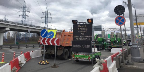 Власти объяснили штраф, выписанный водителю с пропуском - «Автоновости»