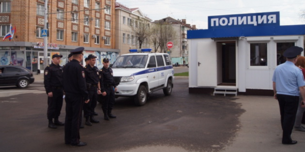 Власти Ростова выставят металлические ограждения и посты с полицейскими для борьбы с COVID-19 - «Политика»