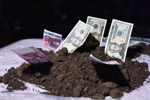 Всемирный банк и МВФ требуют от Украины изменить закон о рынке земли - «Новороссия»