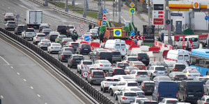 На въездах в Москву образовались пробки в первый день пропускного режима - «Автоновости»