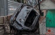В Днепре автомобиль влетел в забор дома и сгорел - «Фото»