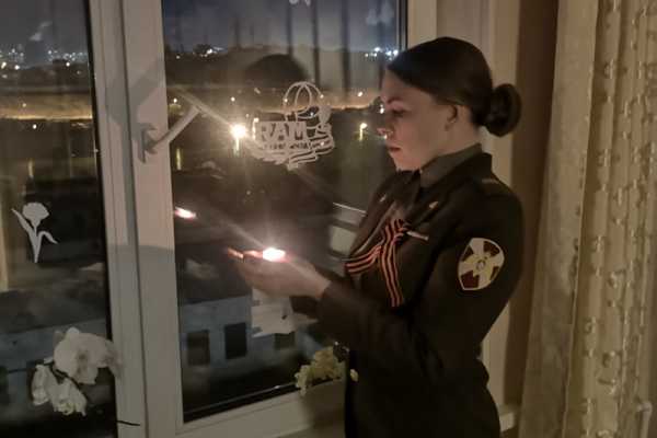 Бессмертный полк, Окна Победы и песни на балконах: как россияне отметили великий праздник в условиях самоизоляции - «Политика»