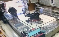 Инвалид-колясочник совершил налет на ювелирный магазин - «Фото»