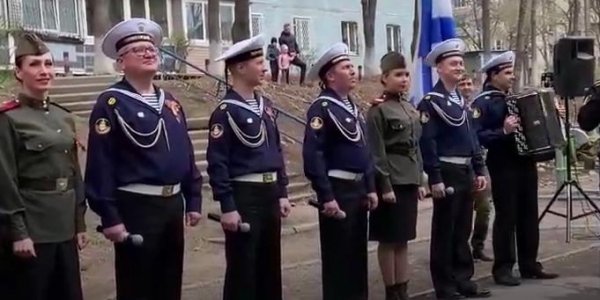 Ансамбль песни и пляски Тихоокеанского флота провел персональный концерт для ветерана из Владивостока - «Политика»