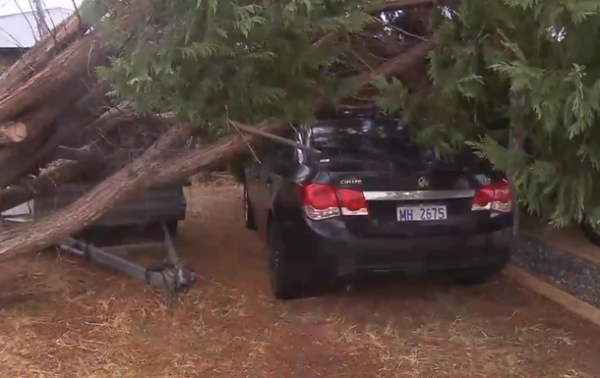 Австралия пострадала от сильного шторма - (видео)