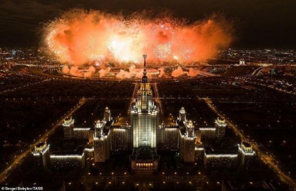 Daily Mail: празднования Дня Победы в Москве были грандиозными и впечатляющими - «Новости»