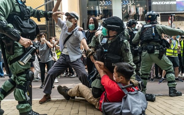 Гонконг теряет автономию. США готовят мощный ответСюжет - (видео)