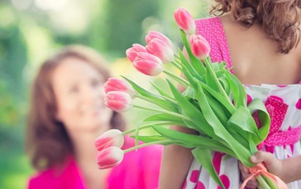 Как отмечают День матери в Европе и мире: традиции празднования - «В мире»