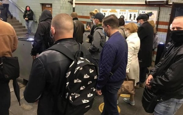 Киевлян просят готовиться к длинным очередям в метро - «Украина»