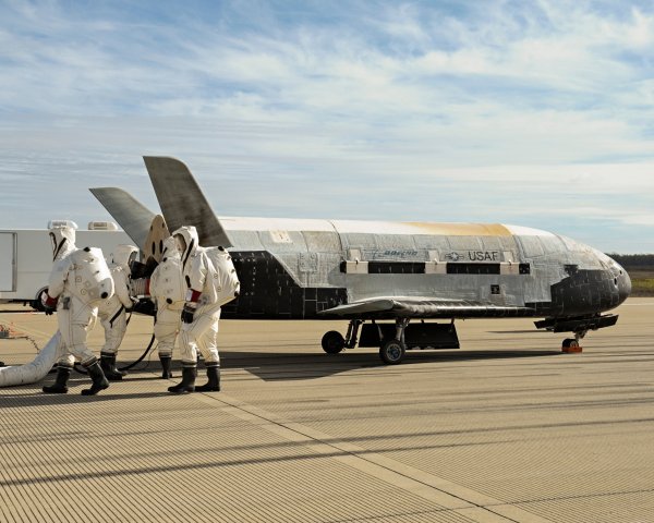 Орбитальный беспилотник X-37B готовится к новому полёту - «Военное обозрение»