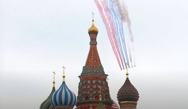Парад авиации в честь Дня Победы прошел в небе над Москвой - «Новороссия»