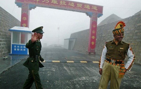 Пограничные войска Индии и Китая устроили драку - «В мире»