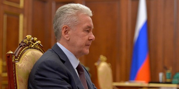 Собянин распорядился выплачивать по 25 тыс. рублей в месяц соцработникам, работающим с людьми - «Политика»