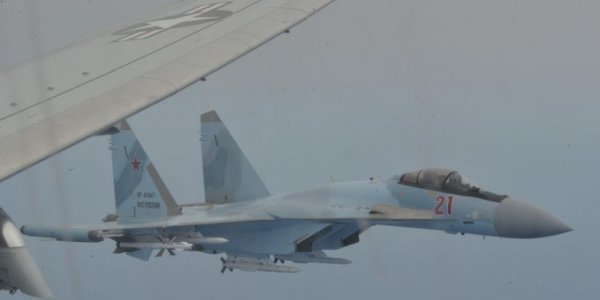 США показали перехват своего самолета-разведчика российскими Су-35 - «Политика»