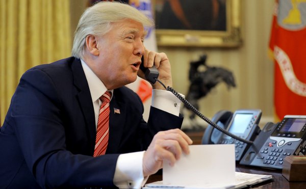 Трамп обсудил по телефону с Макроном проведение саммита G7 - «Новороссия»