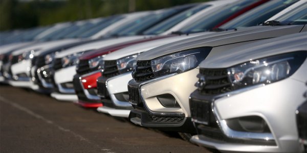 В апреле продажи новых машин в России упали на 72,4% - «Автоновости»