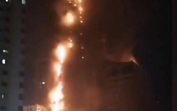 В ОАЭ пожар охватил почти весь небоскреб - «В мире»